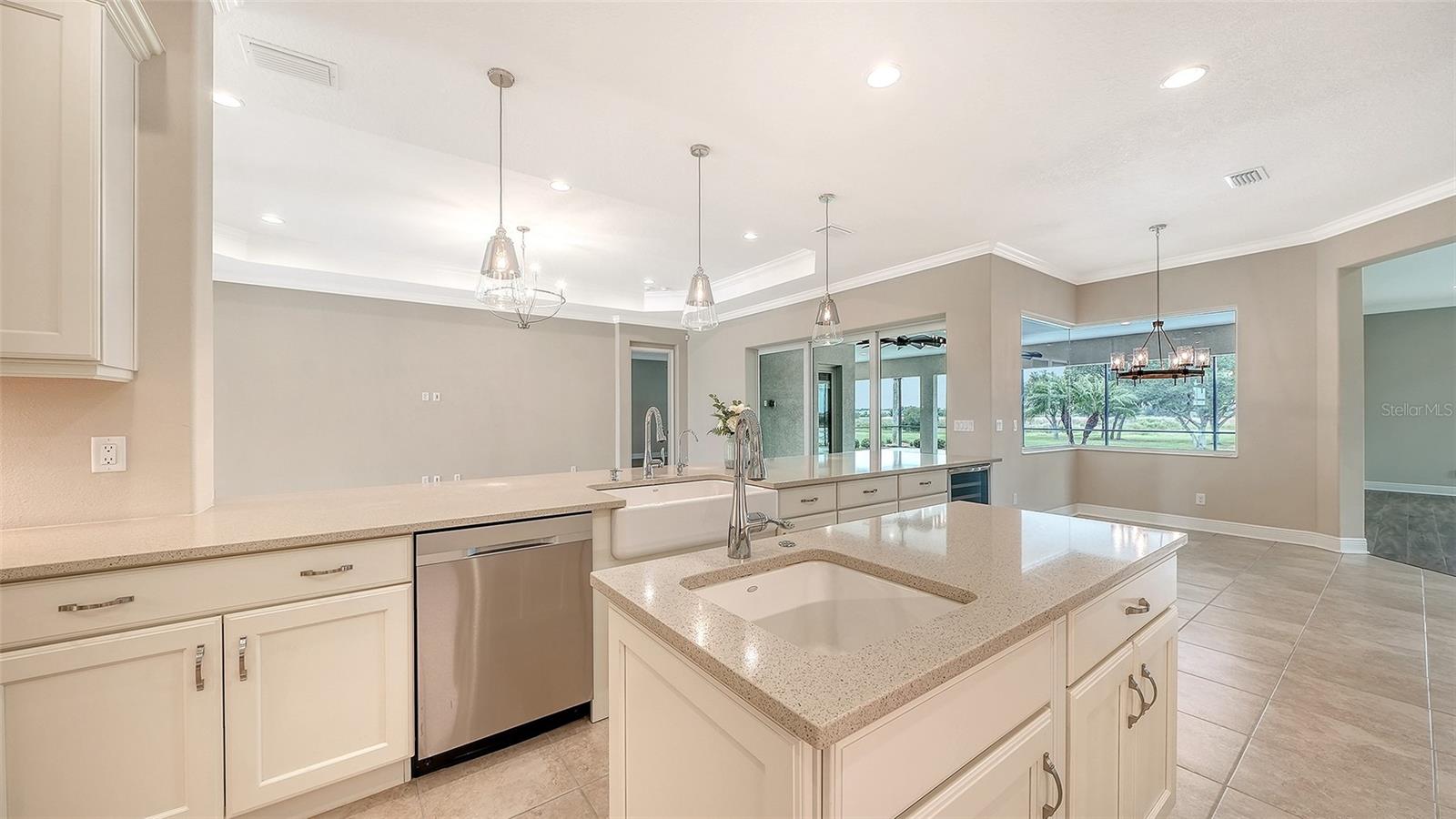 HAMPTON LAKES - Residential
