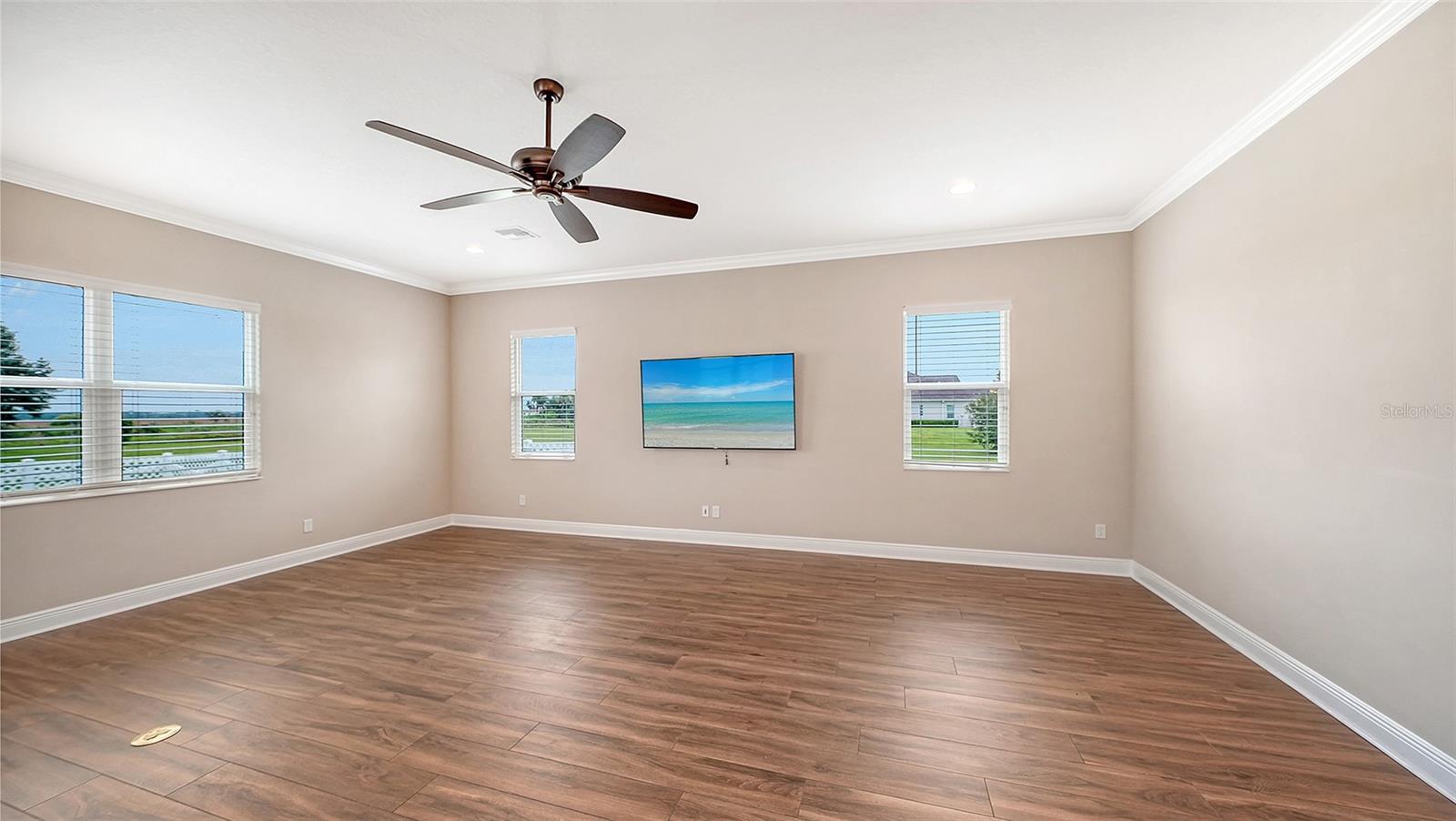 HAMPTON LAKES - Residential