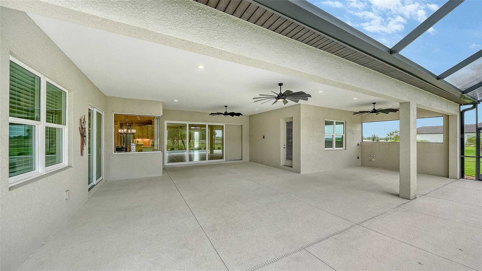 HAMPTON LAKES - Residential