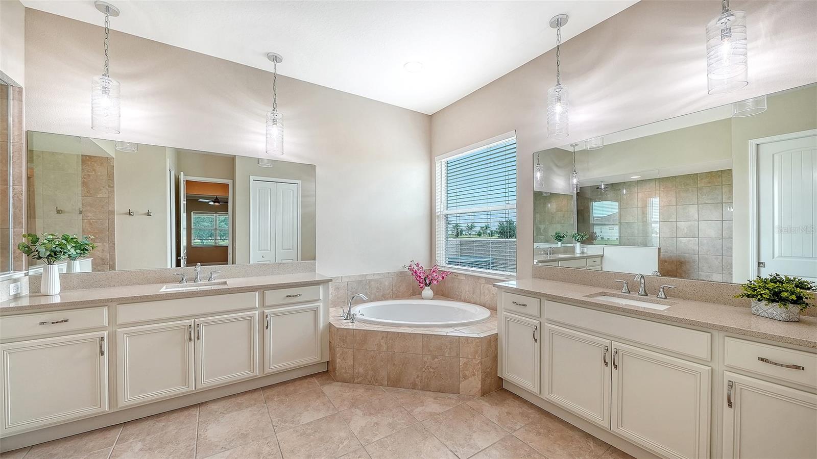 HAMPTON LAKES - Residential