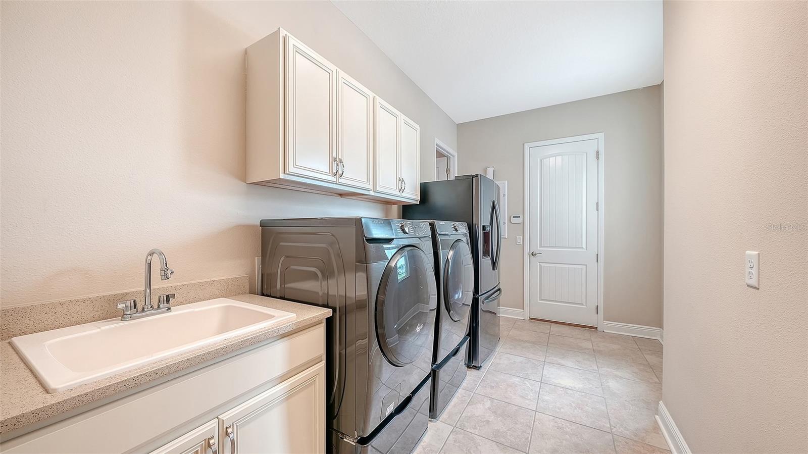 HAMPTON LAKES - Residential