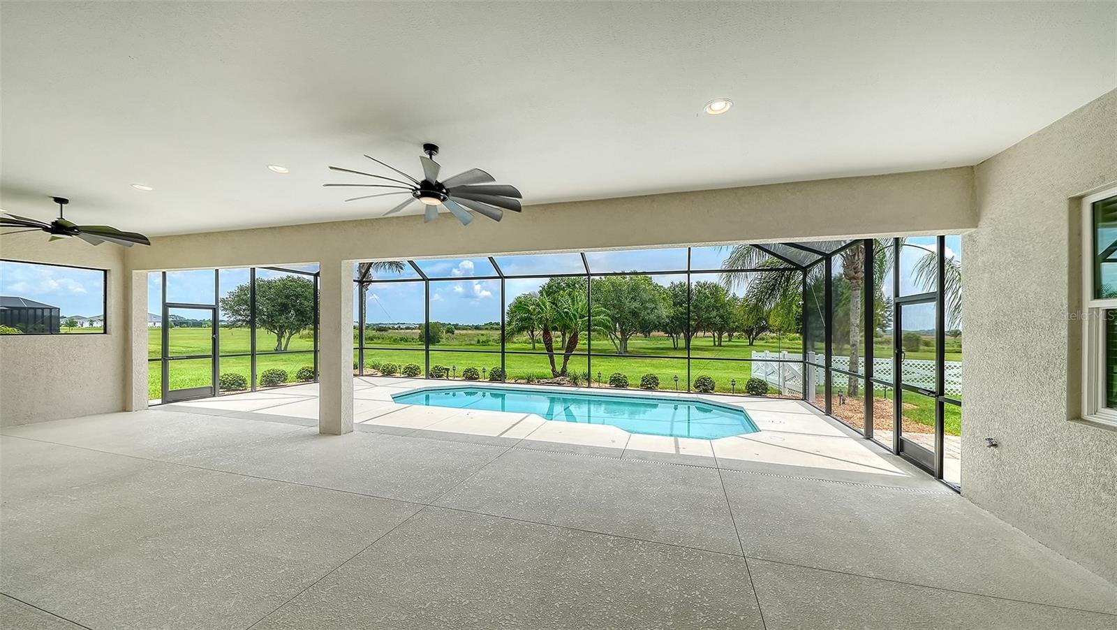 HAMPTON LAKES - Residential