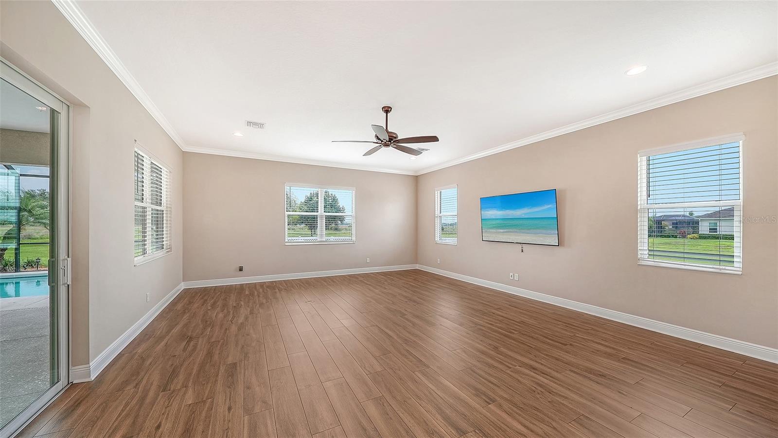HAMPTON LAKES - Residential