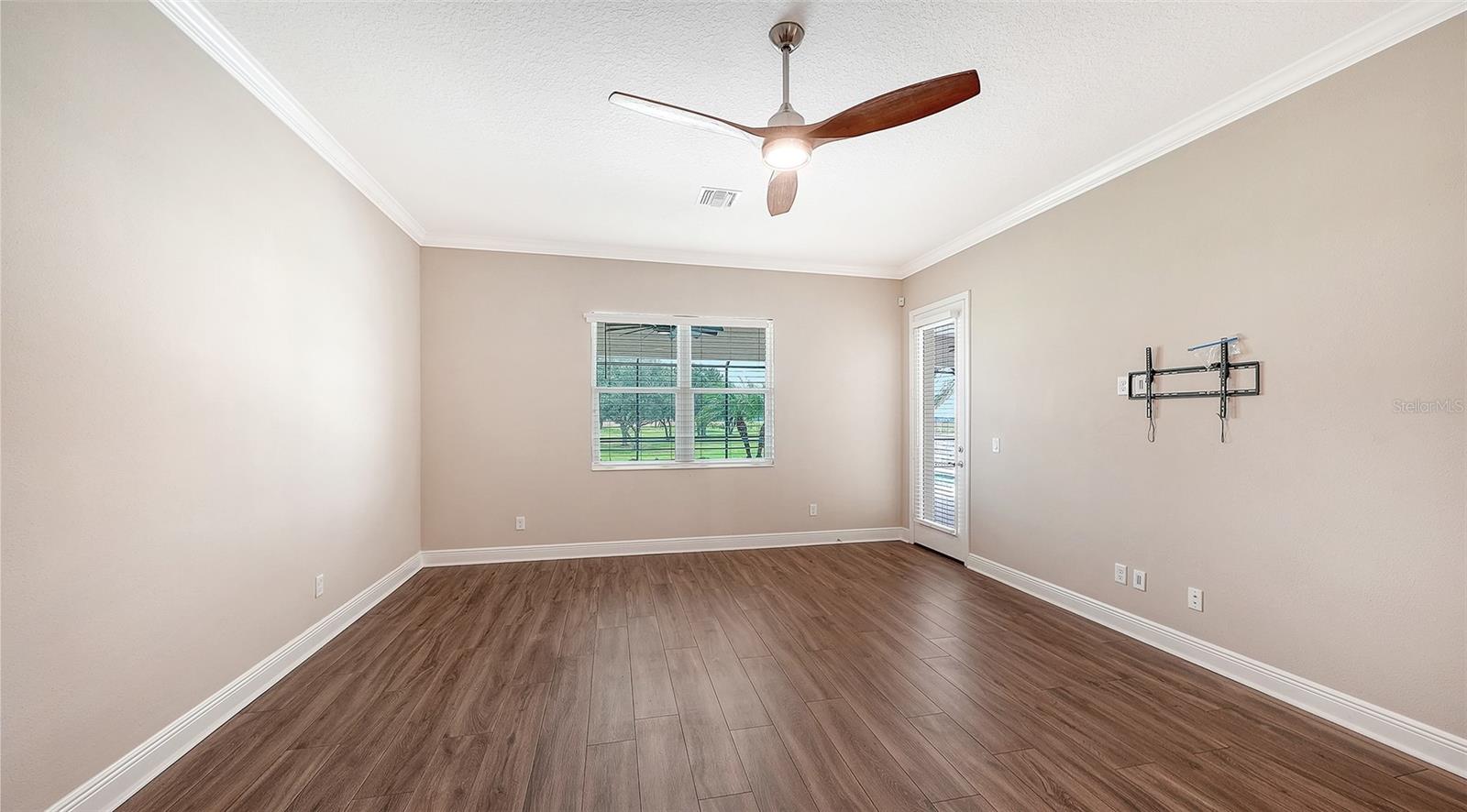 HAMPTON LAKES - Residential