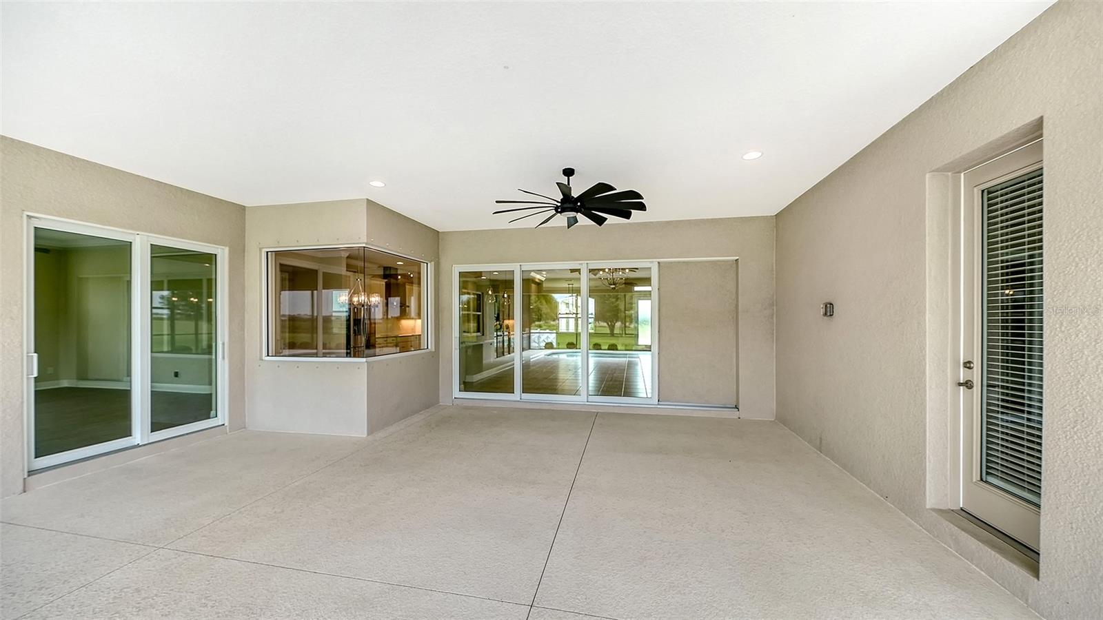 HAMPTON LAKES - Residential