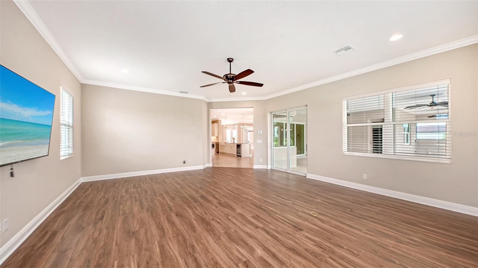 HAMPTON LAKES - Residential