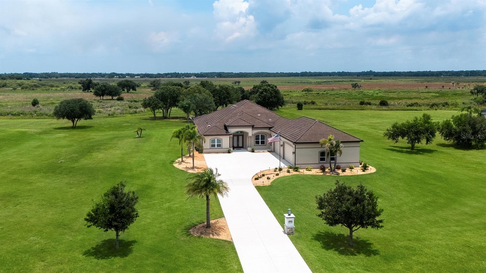 HAMPTON LAKES - Residential