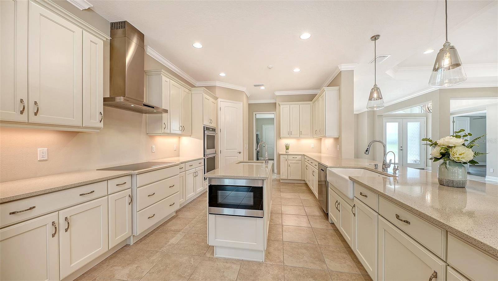 HAMPTON LAKES - Residential