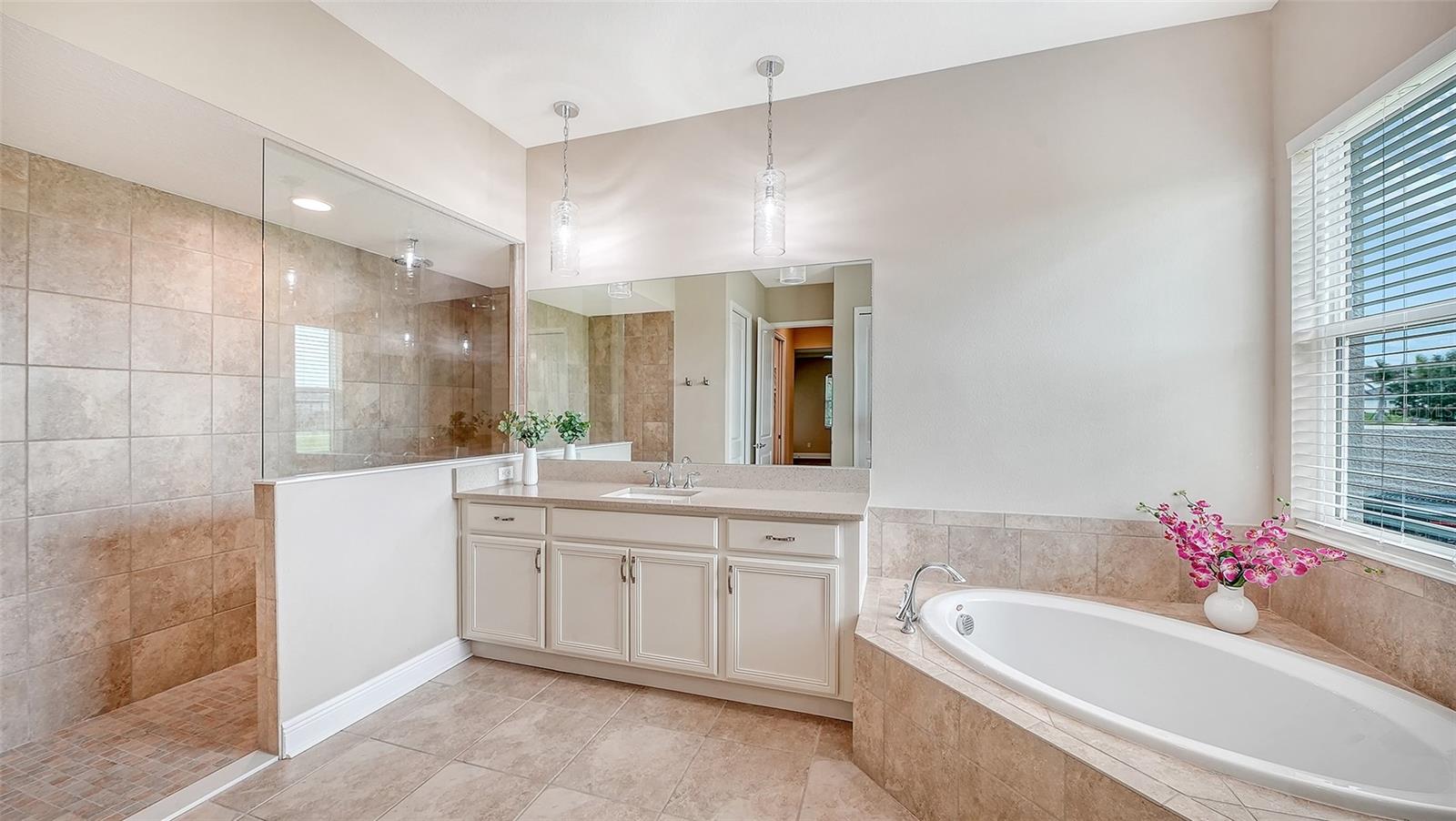 HAMPTON LAKES - Residential