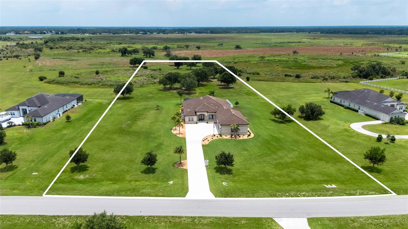 HAMPTON LAKES - Residential