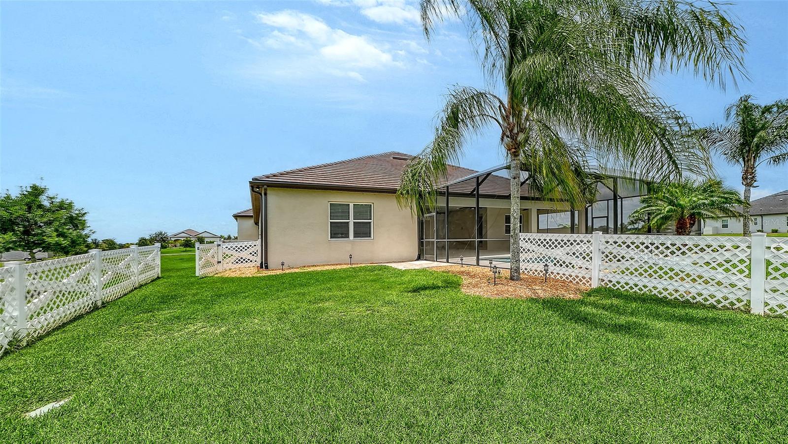 HAMPTON LAKES - Residential