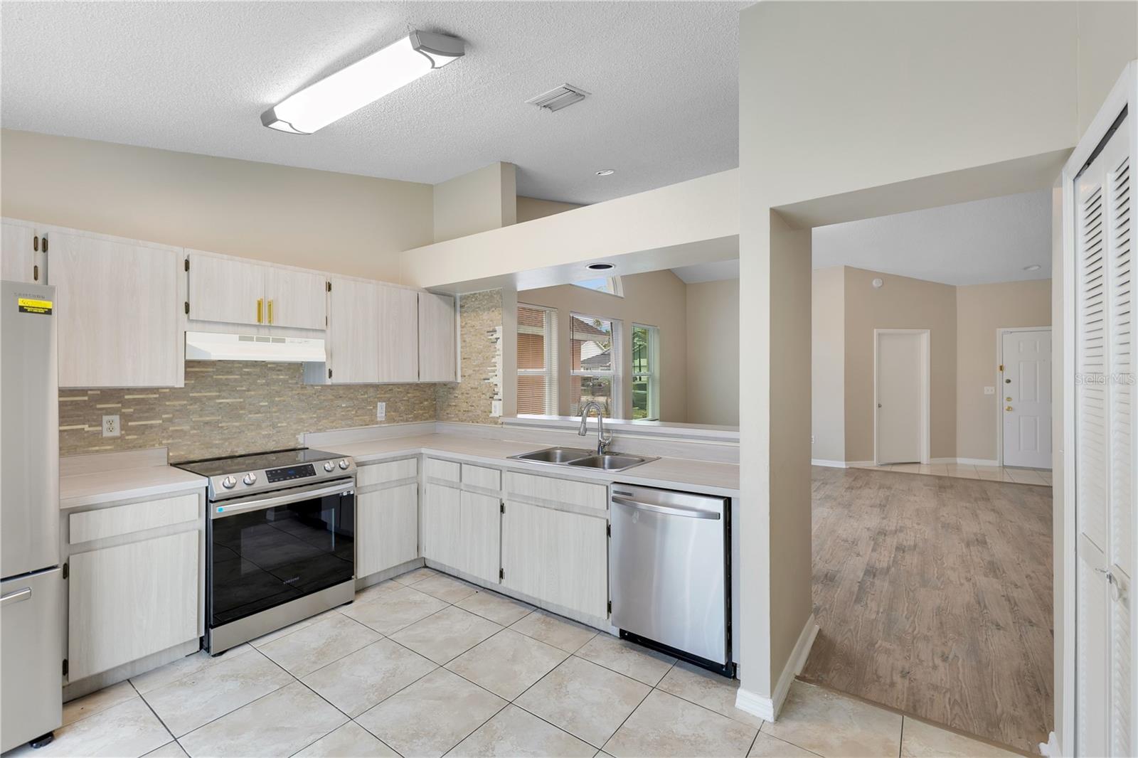 LINDFIELDS UNIT 1 - Residential
