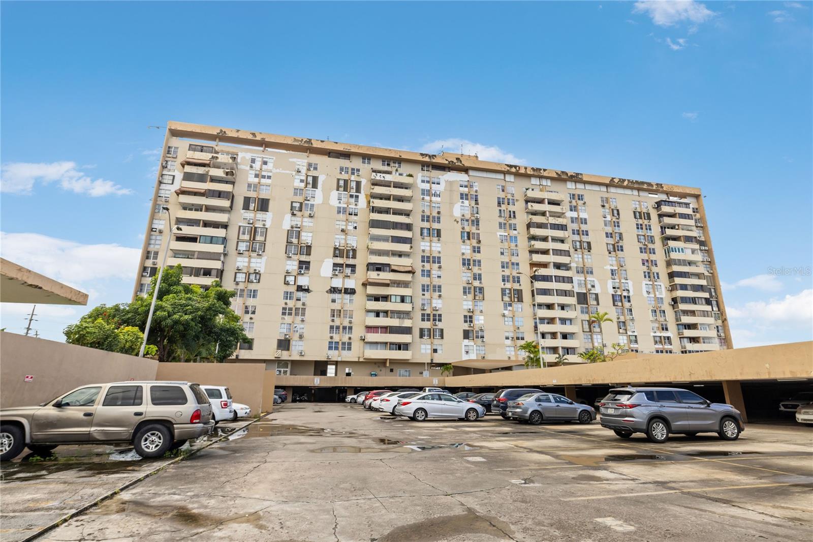 CONDOMINIO GOLDEN TOWER - Residential