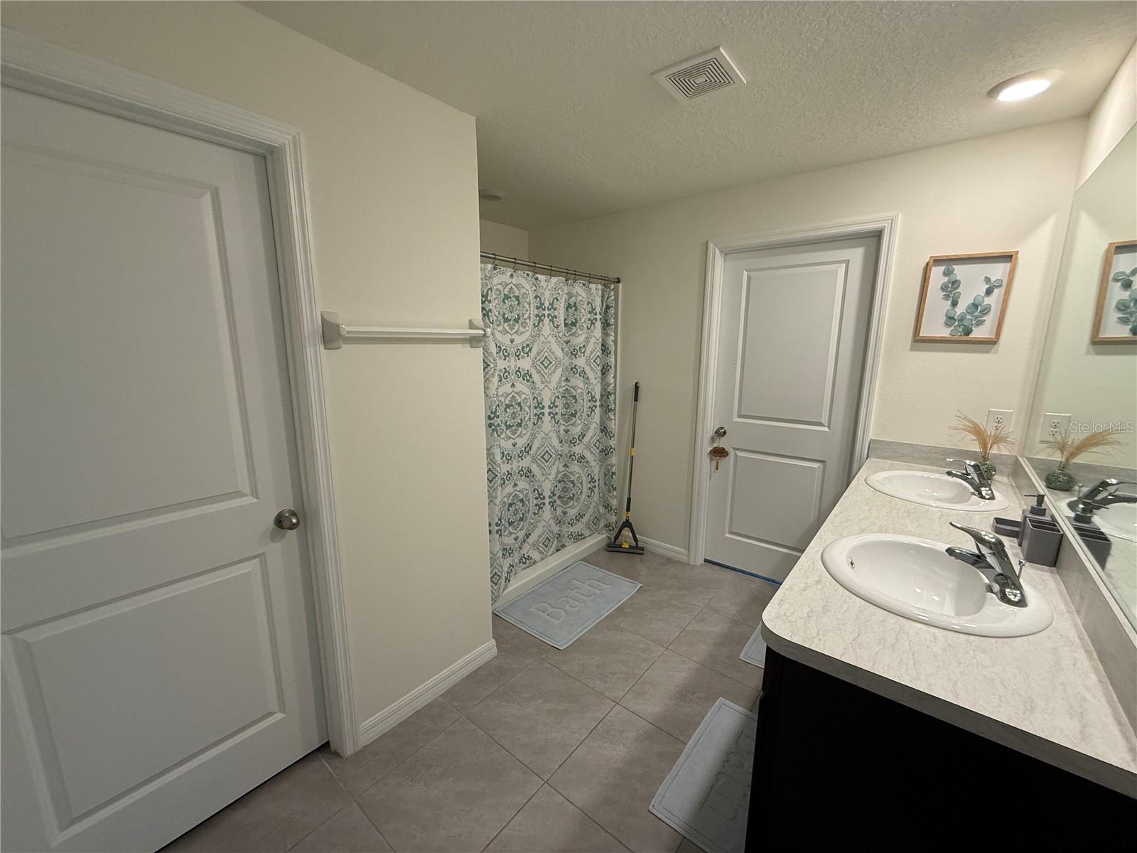 SILVERSTONE NORTH PH IA & IB - Residential Lease