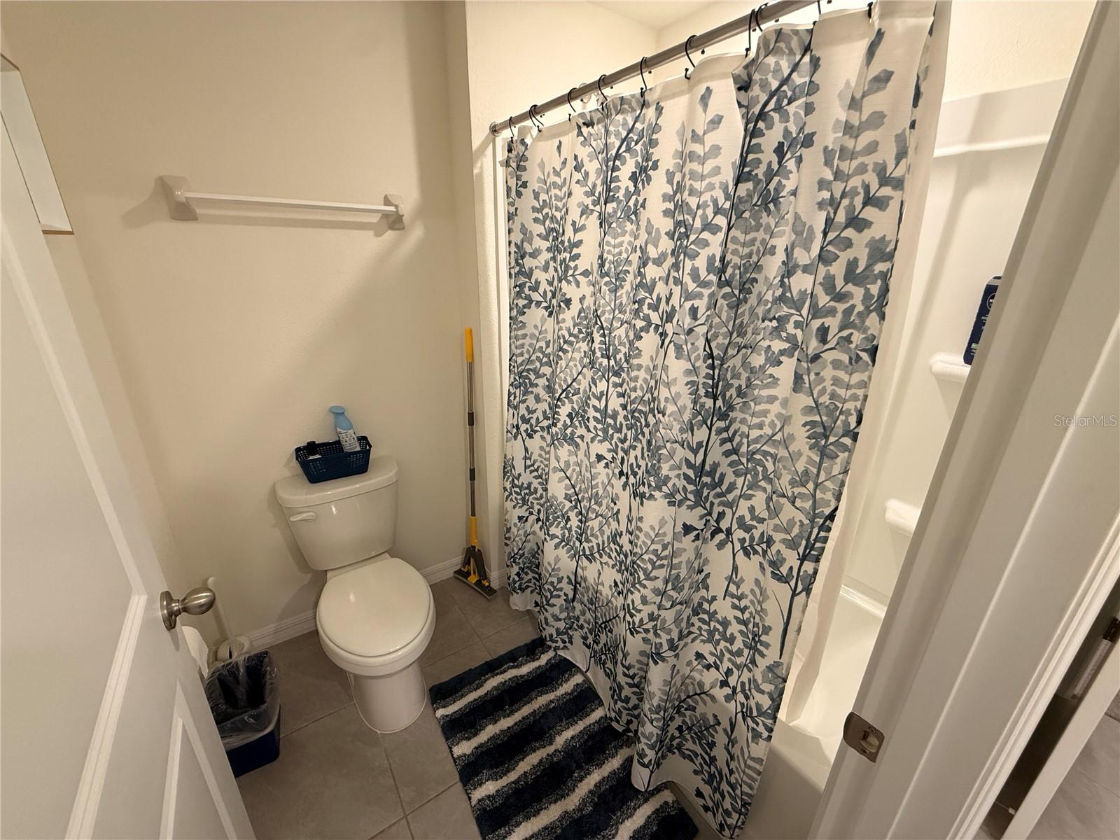 SILVERSTONE NORTH PH IA & IB - Residential Lease