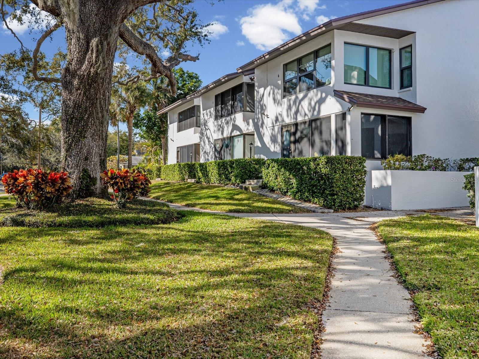 LOVERS OAK CONDO - Residential