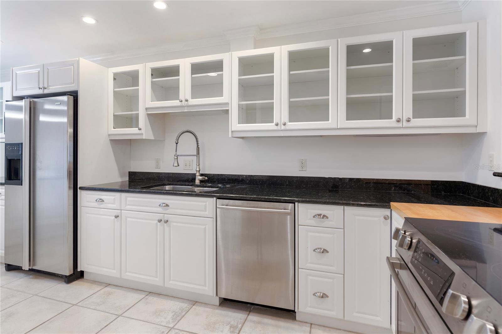LOVERS OAK CONDO - Residential