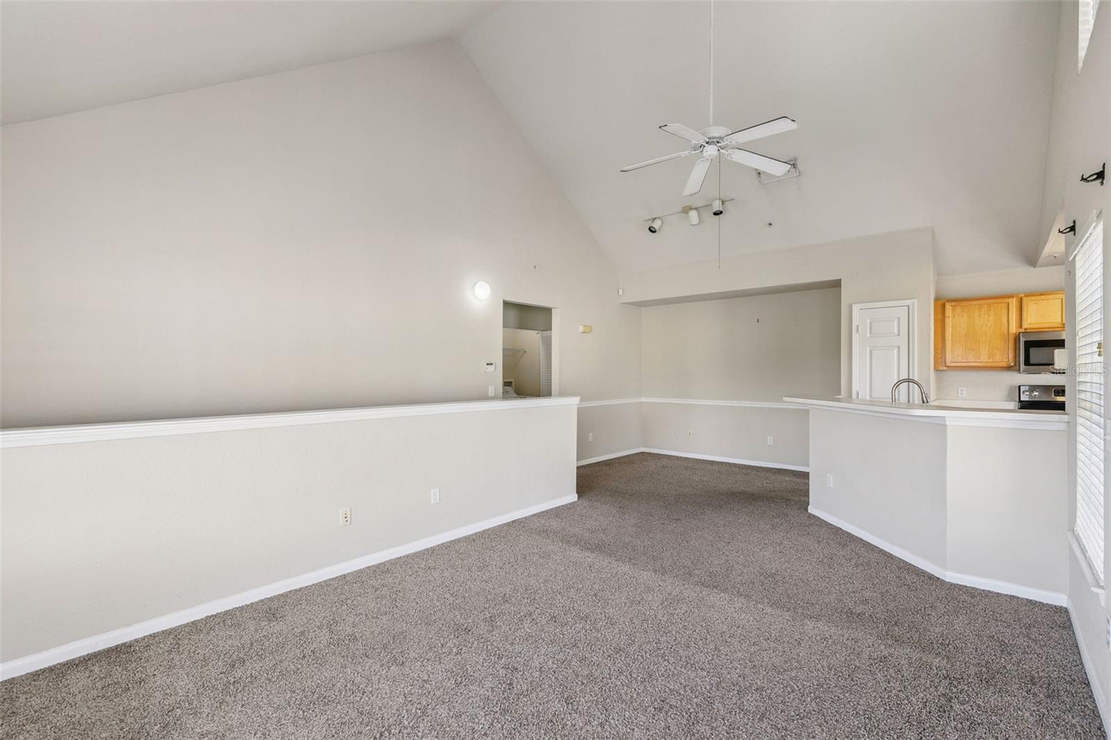 CENTRAL PK/LEE VISTA - Residential