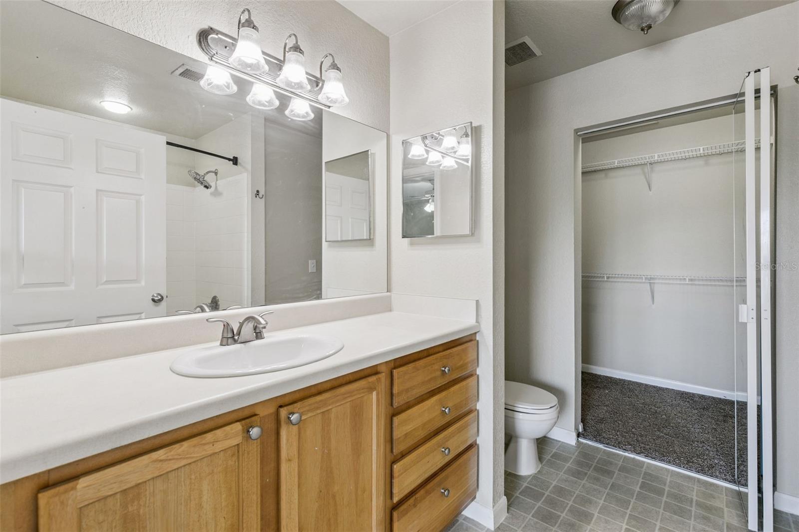 CENTRAL PK/LEE VISTA - Residential