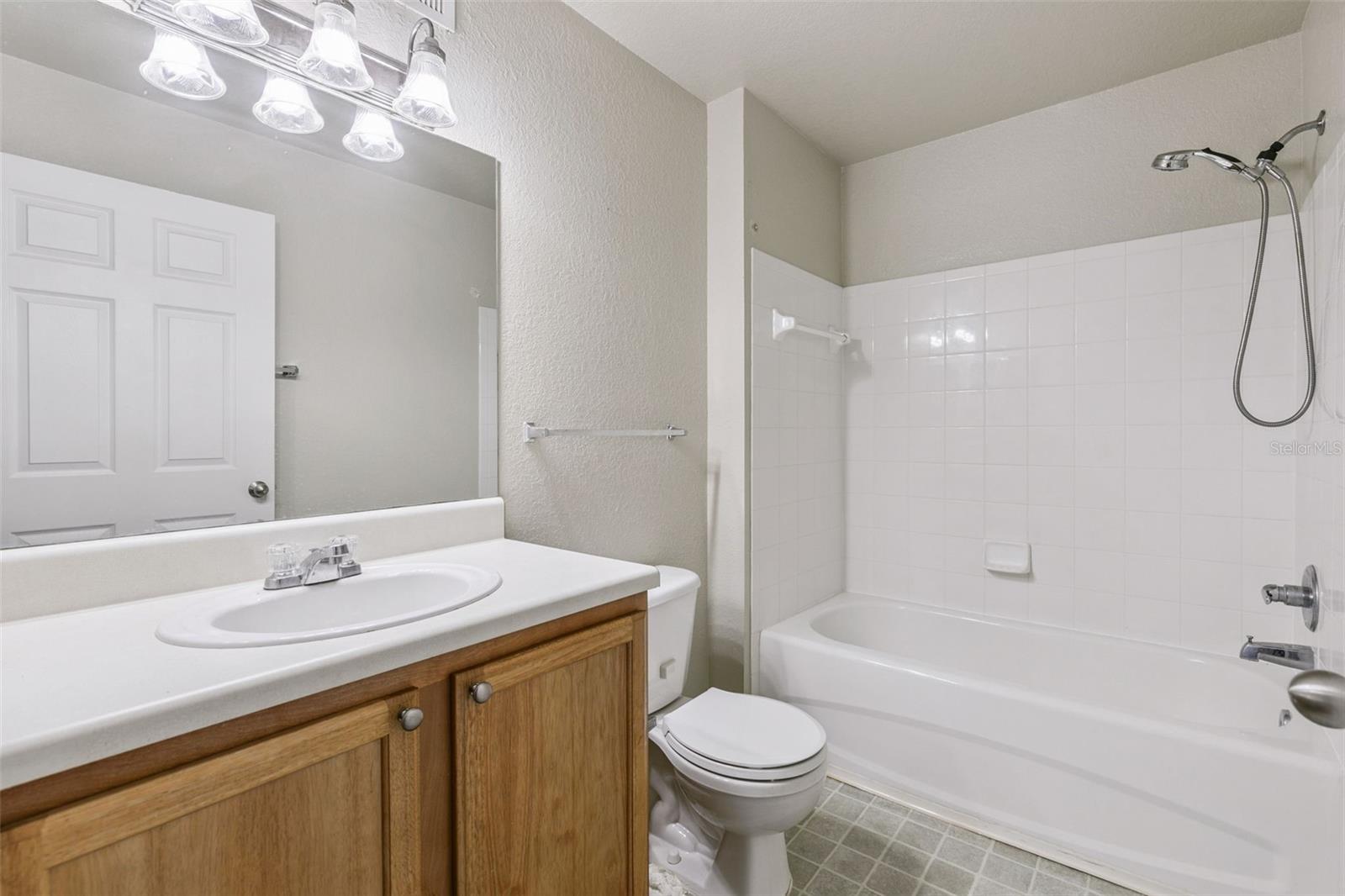 CENTRAL PK/LEE VISTA - Residential