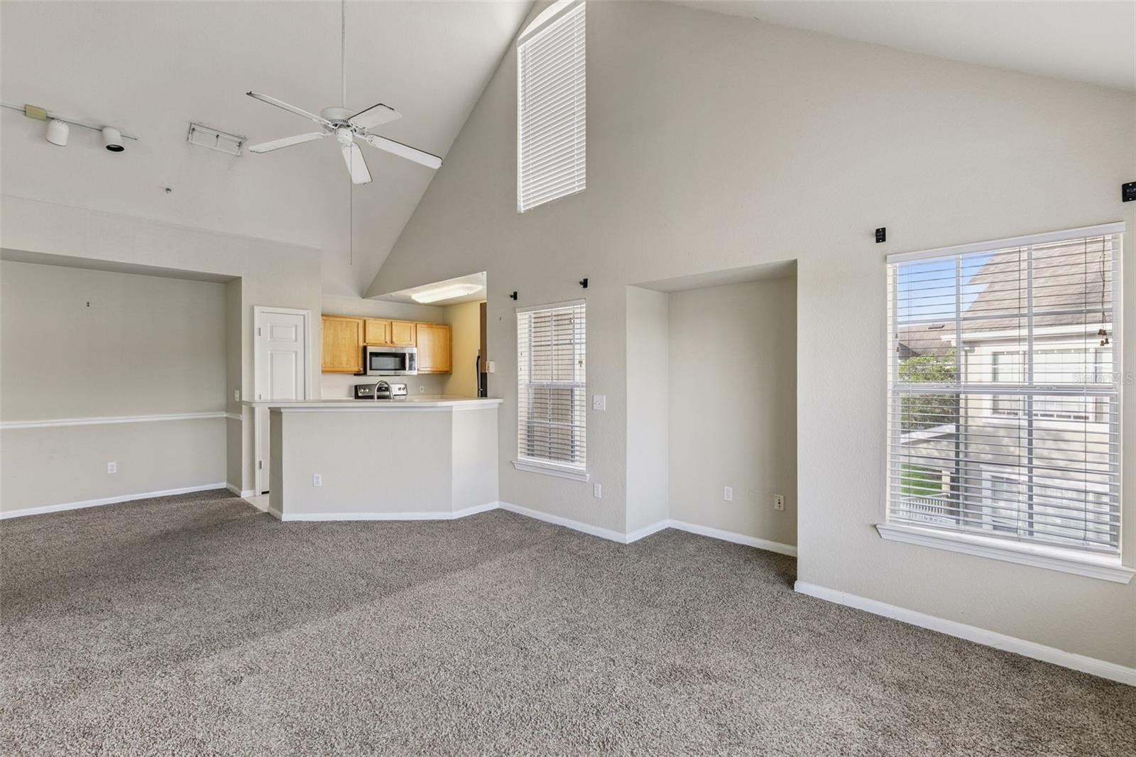 CENTRAL PK/LEE VISTA - Residential