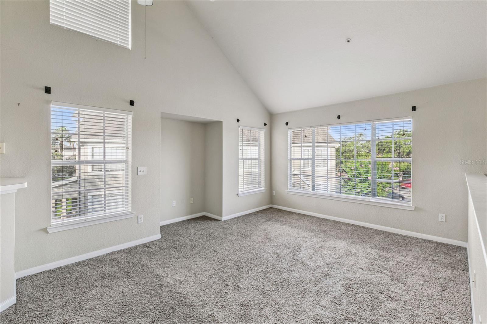 CENTRAL PK/LEE VISTA - Residential