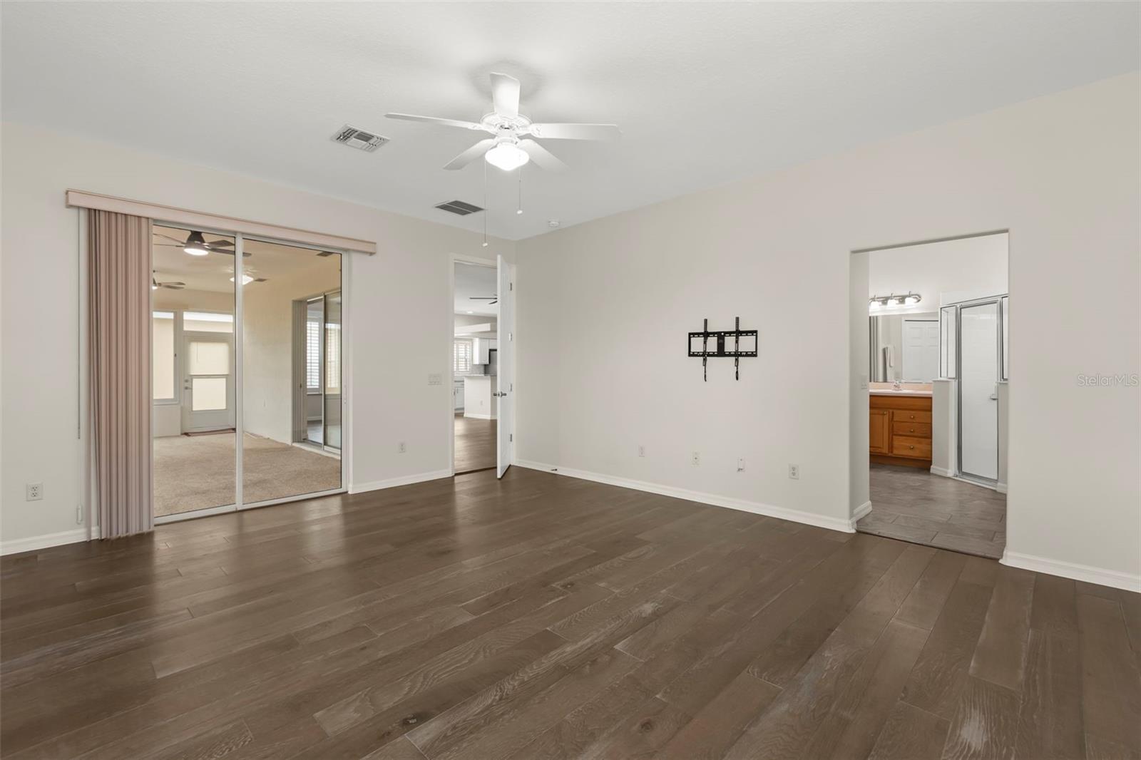 SUMMERGLEN - Residential