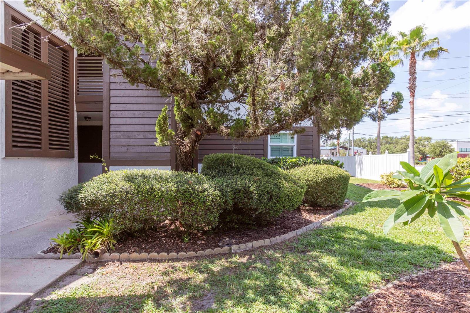 WOODTRAIL CONDO - Residential