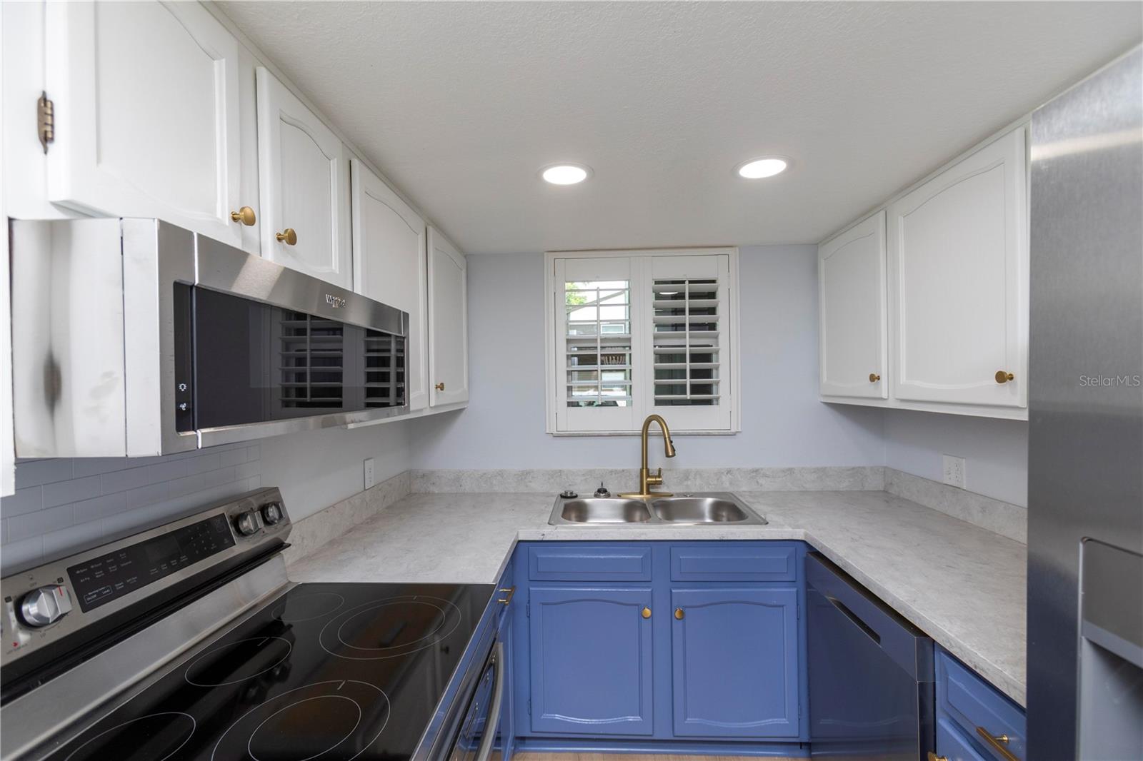 WOODTRAIL CONDO - Residential