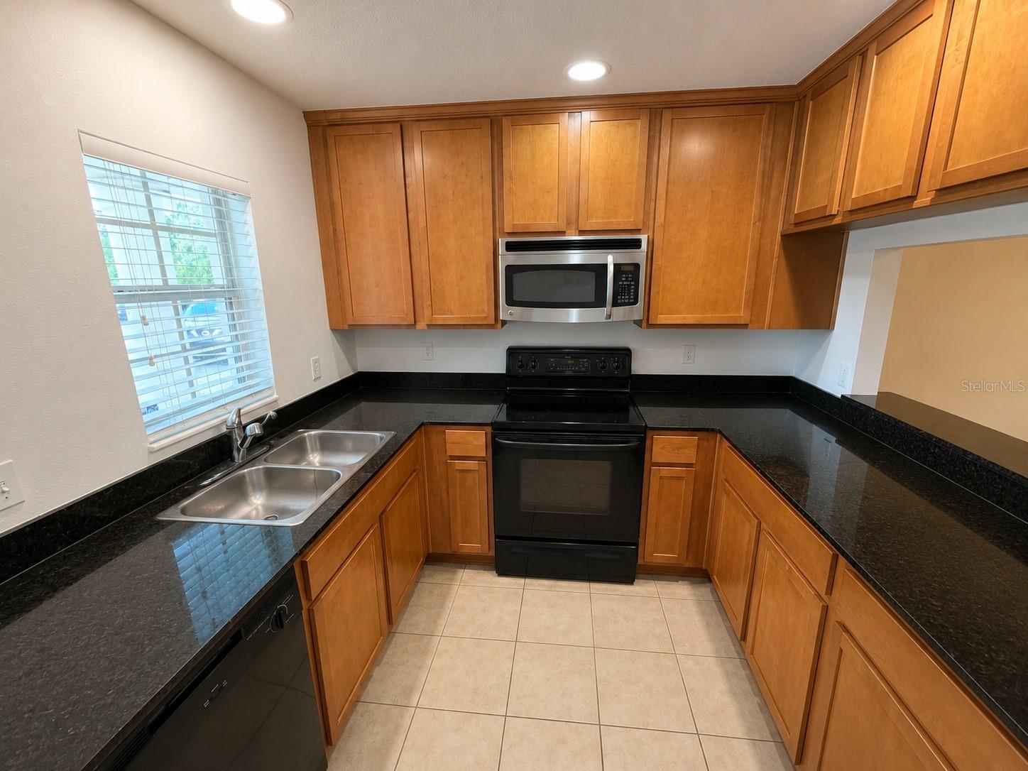 CHARLESTON PLACE TOWNHOMES - Residential Lease