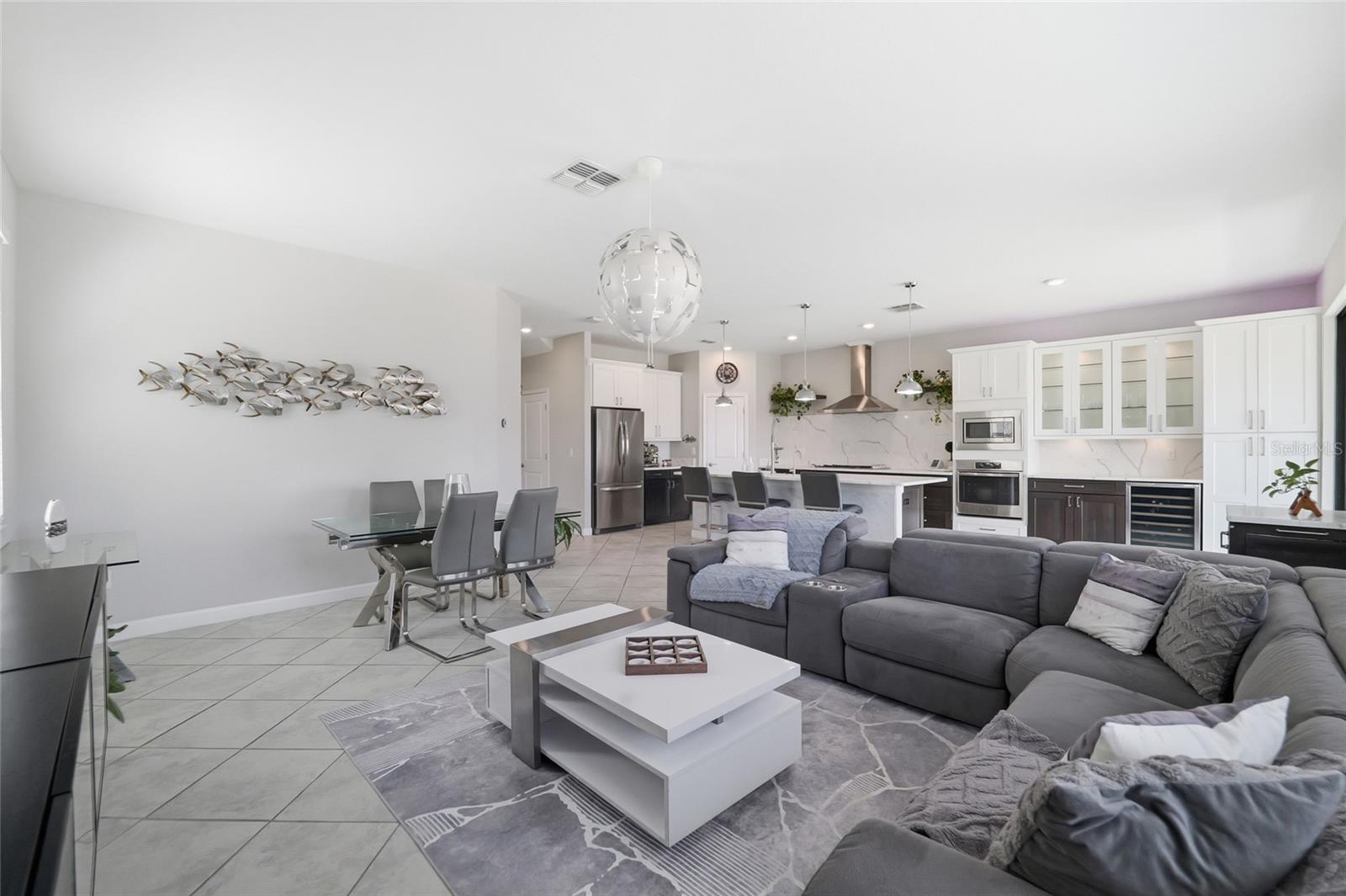 BELMONT NORTH - 3935 - Residential