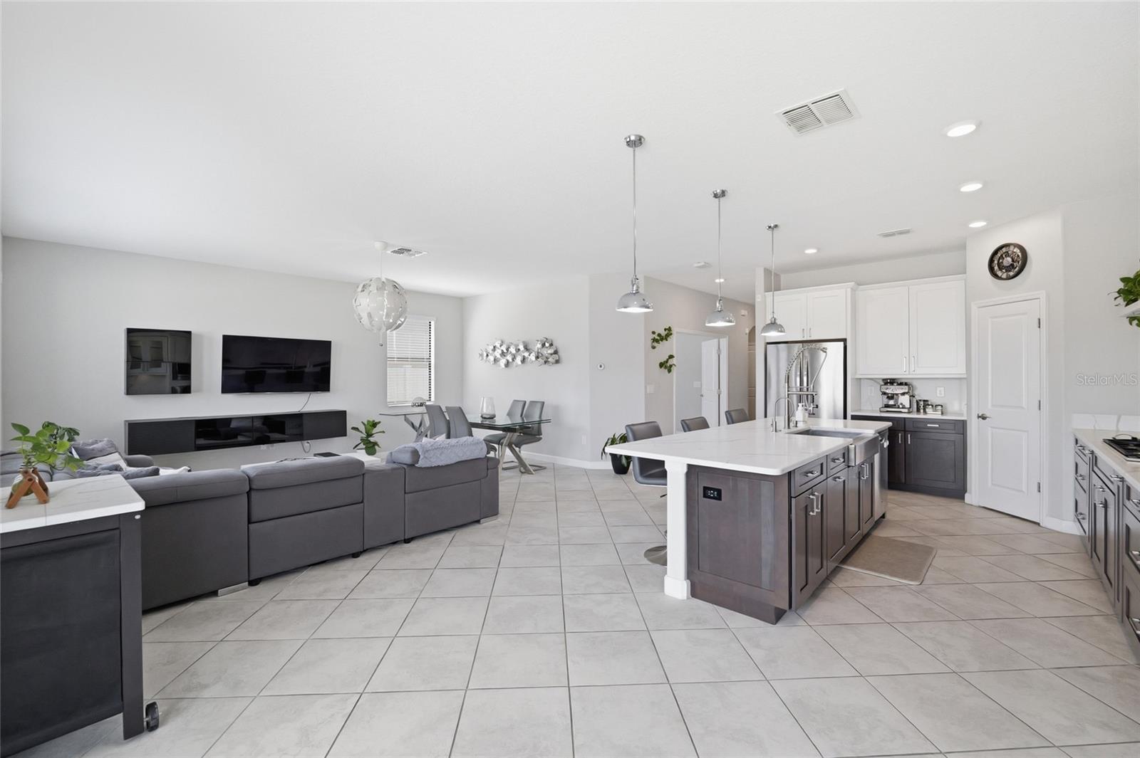 BELMONT NORTH - 3935 - Residential