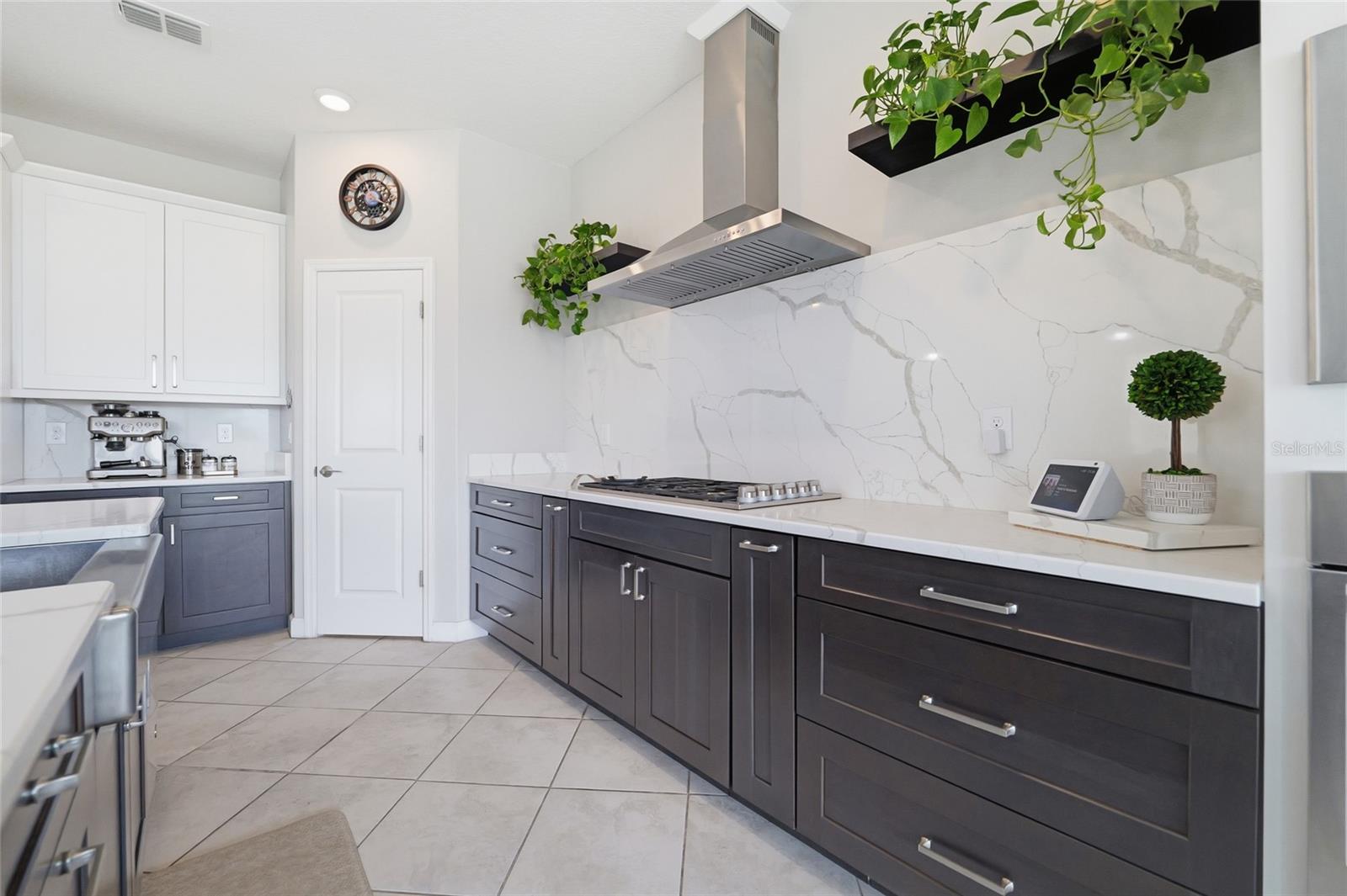 BELMONT NORTH - 3935 - Residential