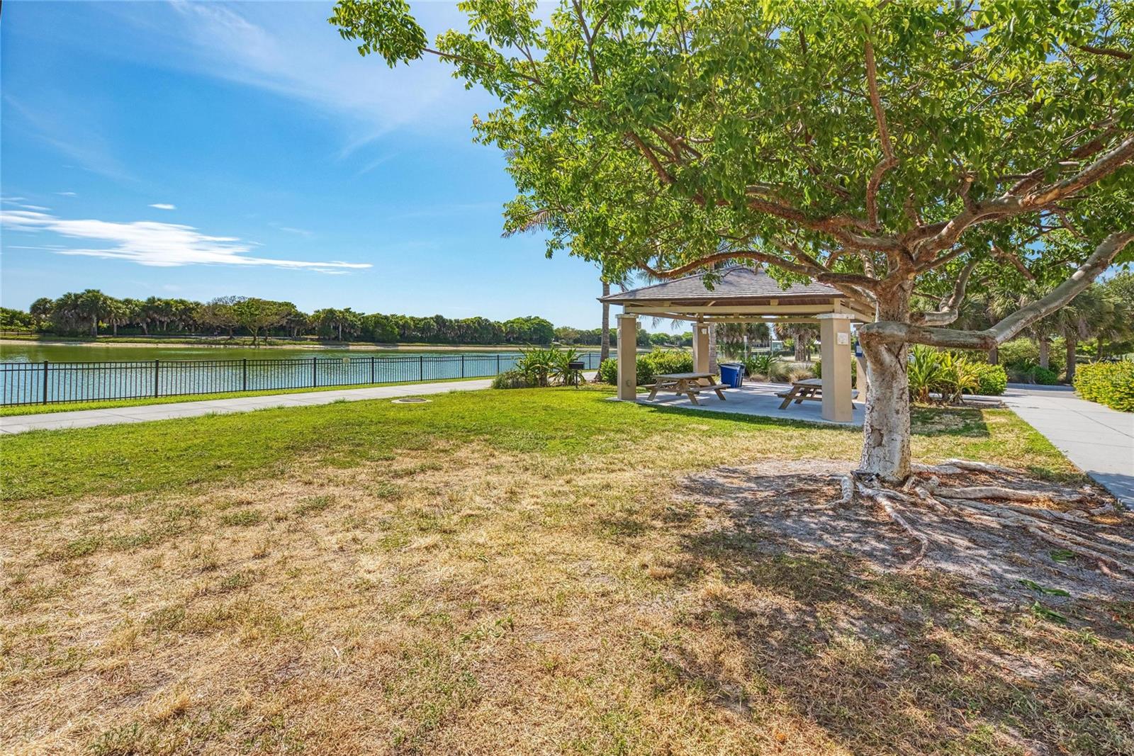 BAY OAKS ESTATES - Residential