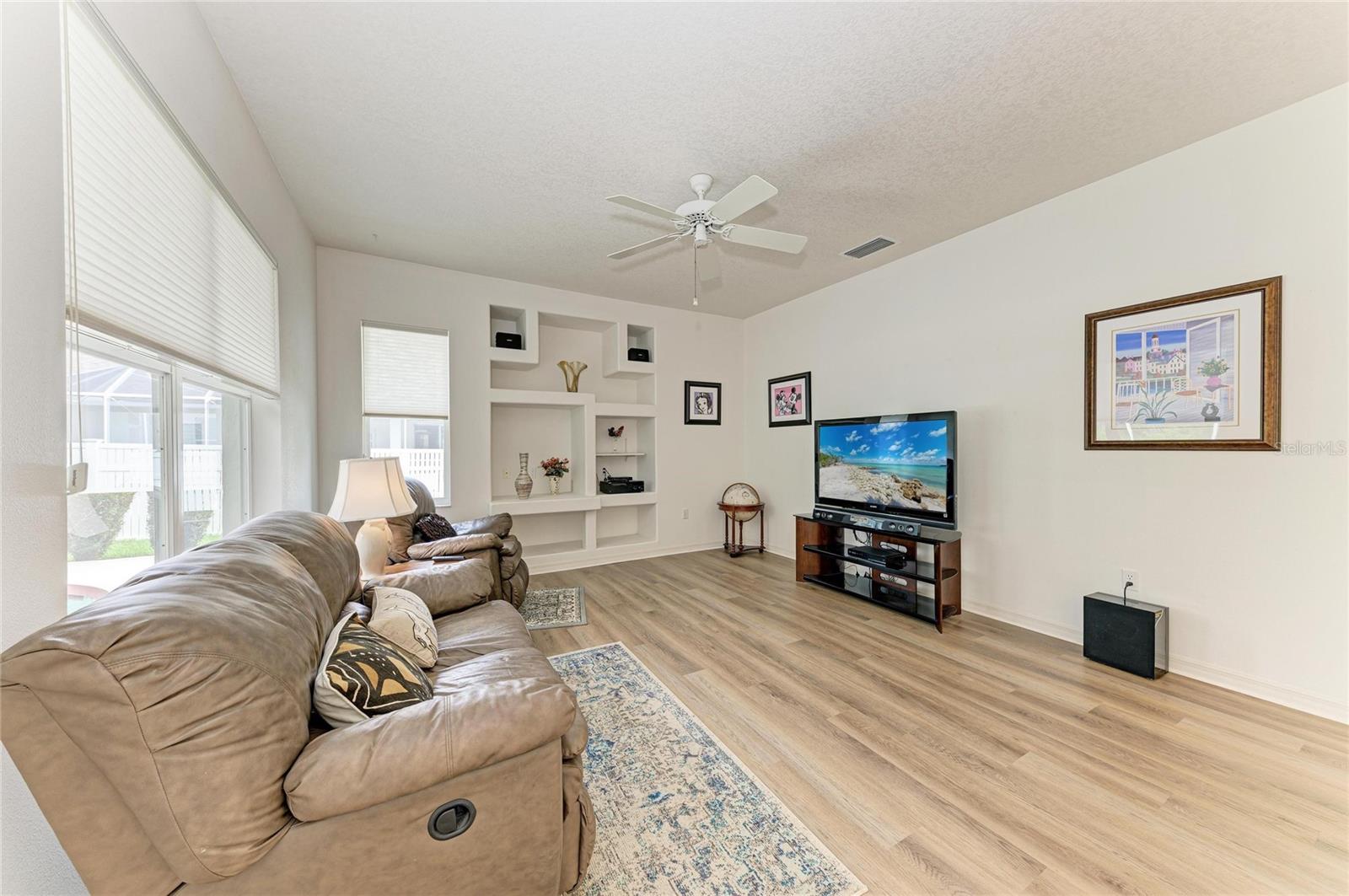 BAY OAKS ESTATES - Residential