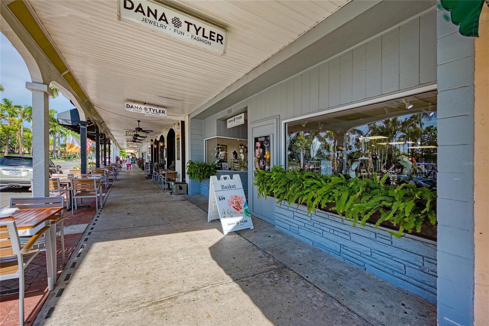 BAY OAKS ESTATES - Residential