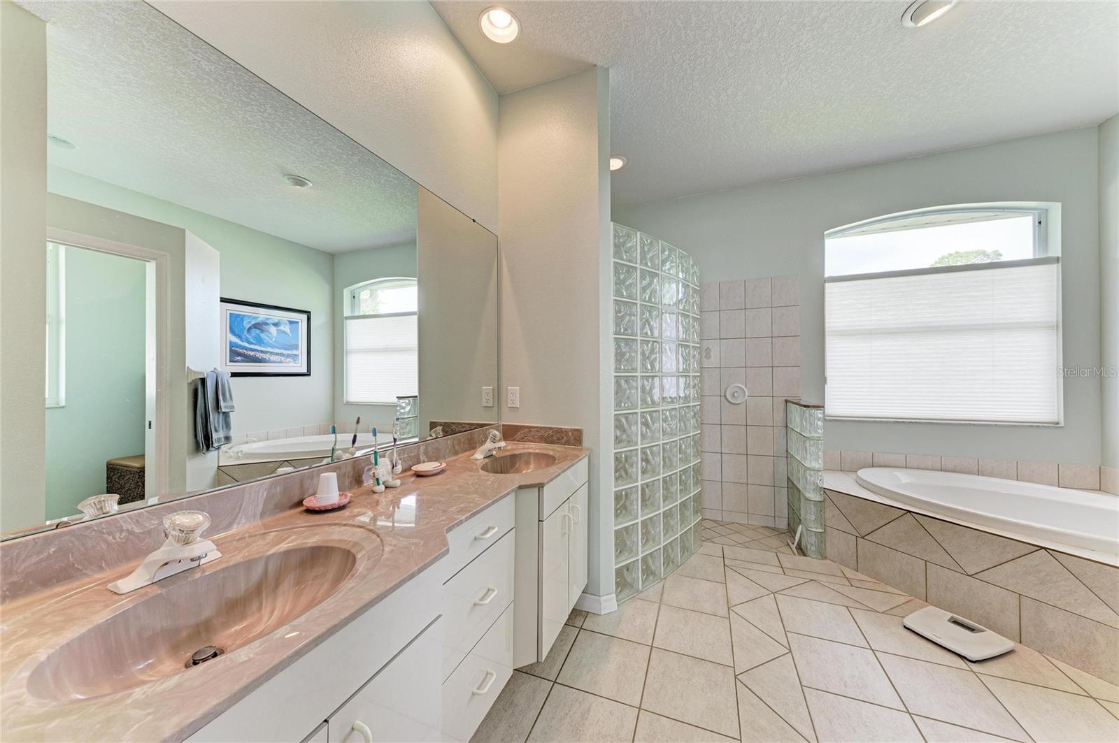 BAY OAKS ESTATES - Residential