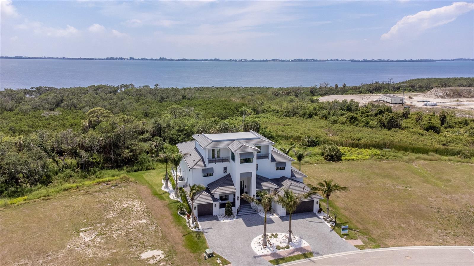 LEGENDS BAY - Residential