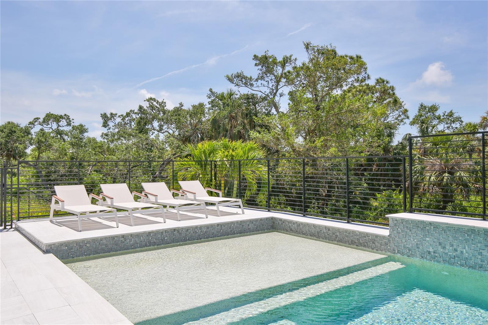 LEGENDS BAY - Residential