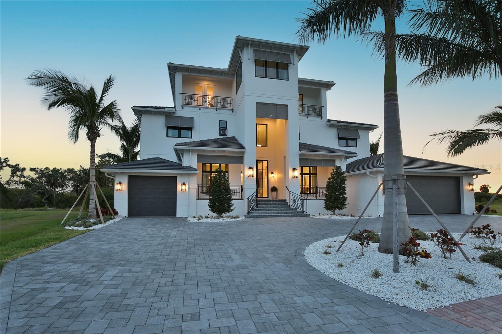 LEGENDS BAY - Residential