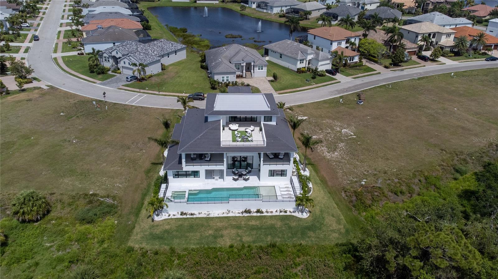 LEGENDS BAY - Residential