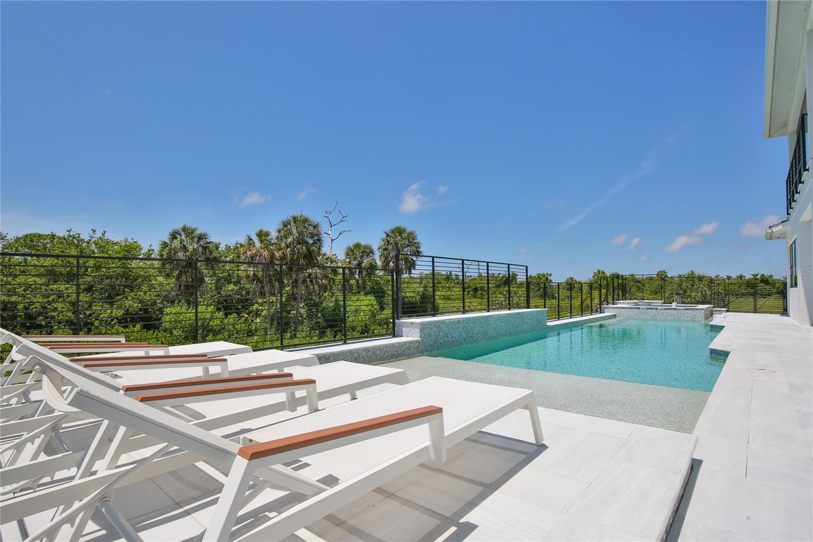 LEGENDS BAY - Residential