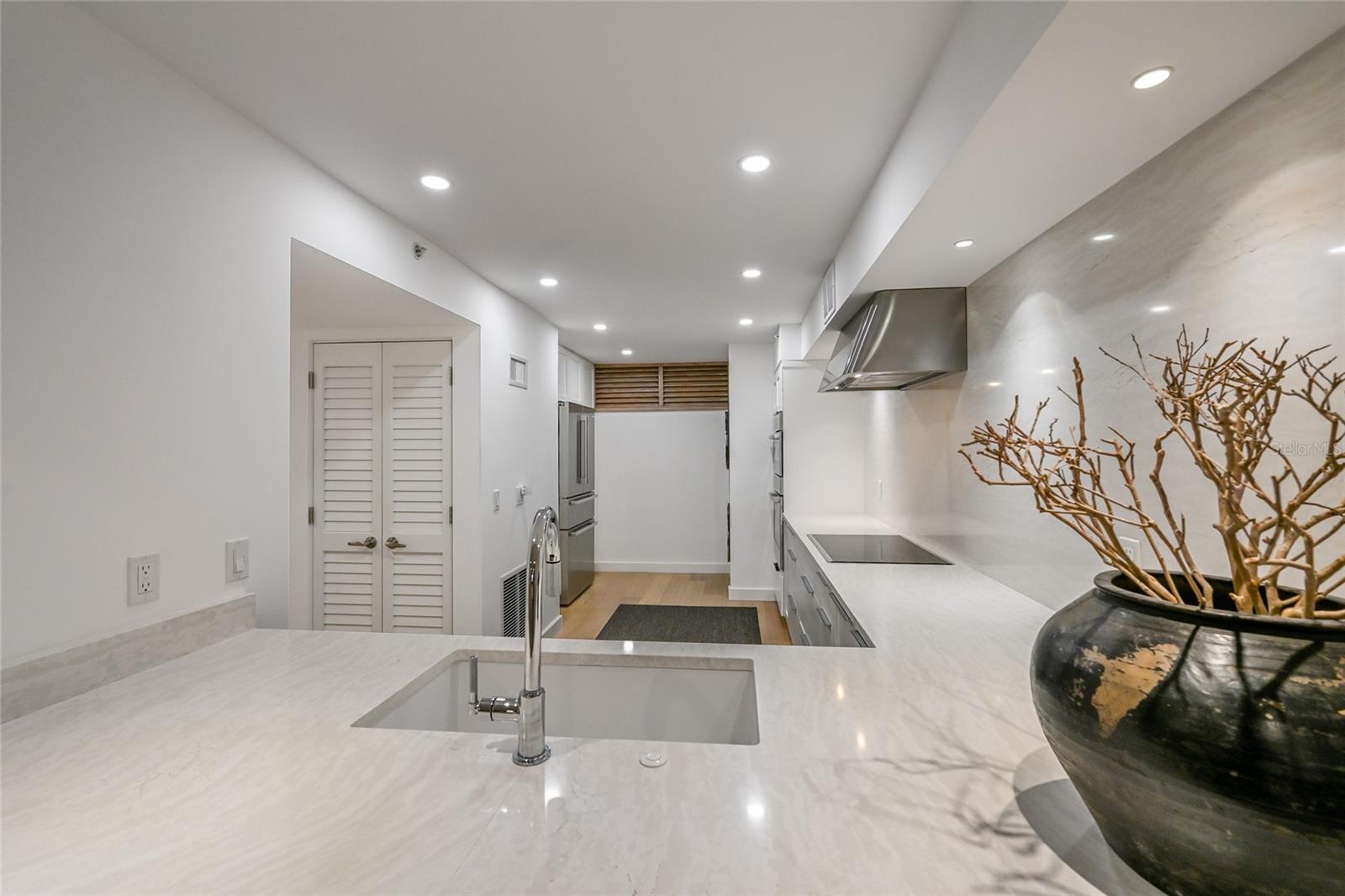 CONDO ON THE BAY TOWER II - Residential