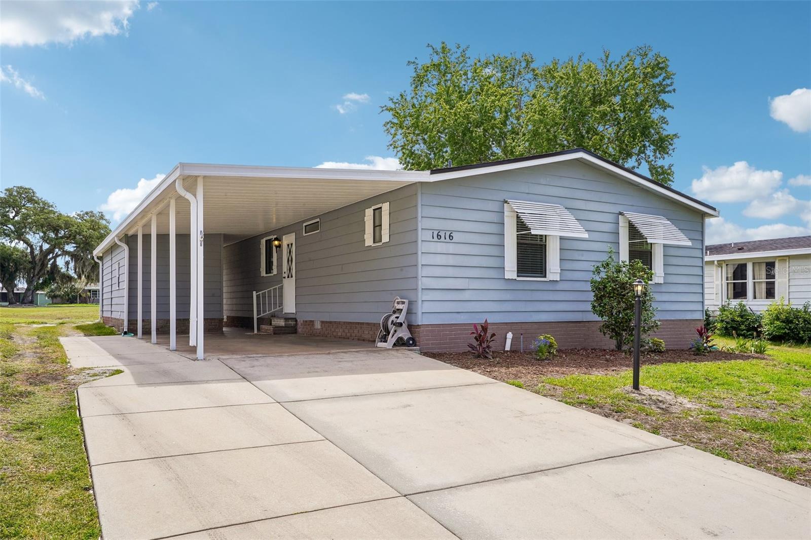 LADY LAKE ORANGE BLOSSOM GARDENS UNIT 07 - Residential