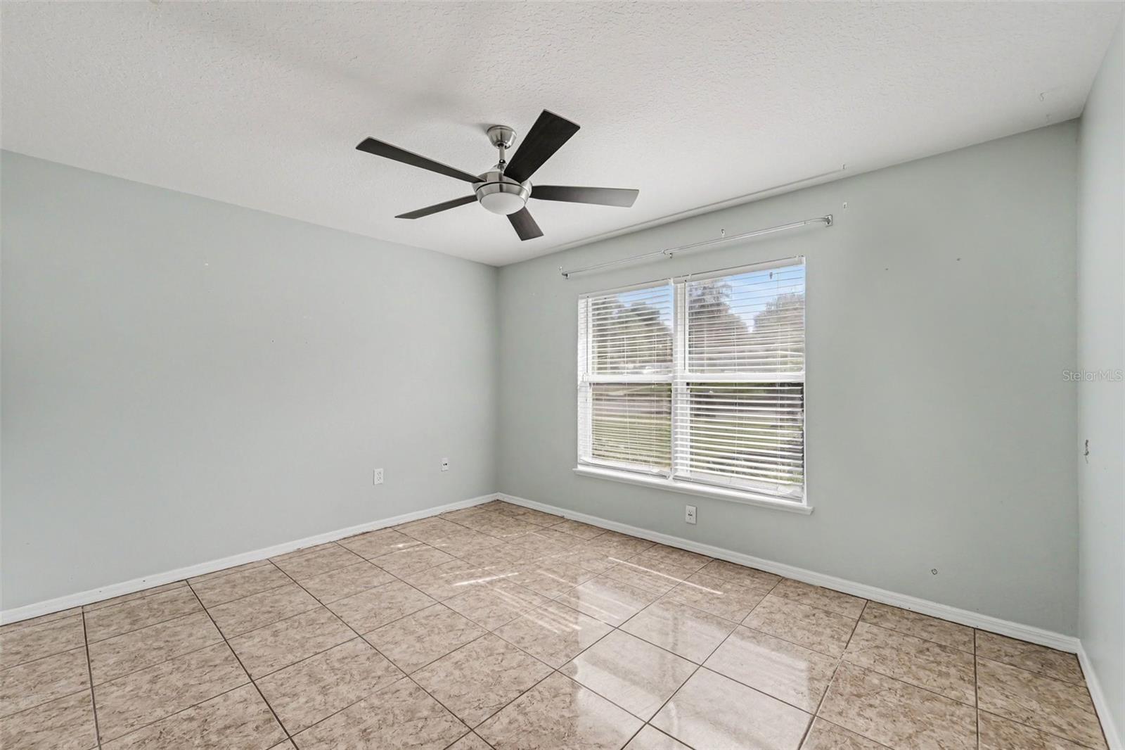 LAKE DOE COVE PH 01 48 57 - Residential