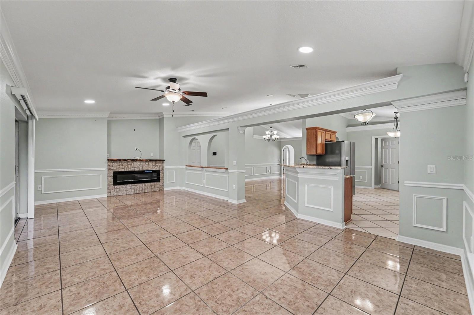 LAKE DOE COVE PH 01 48 57 - Residential