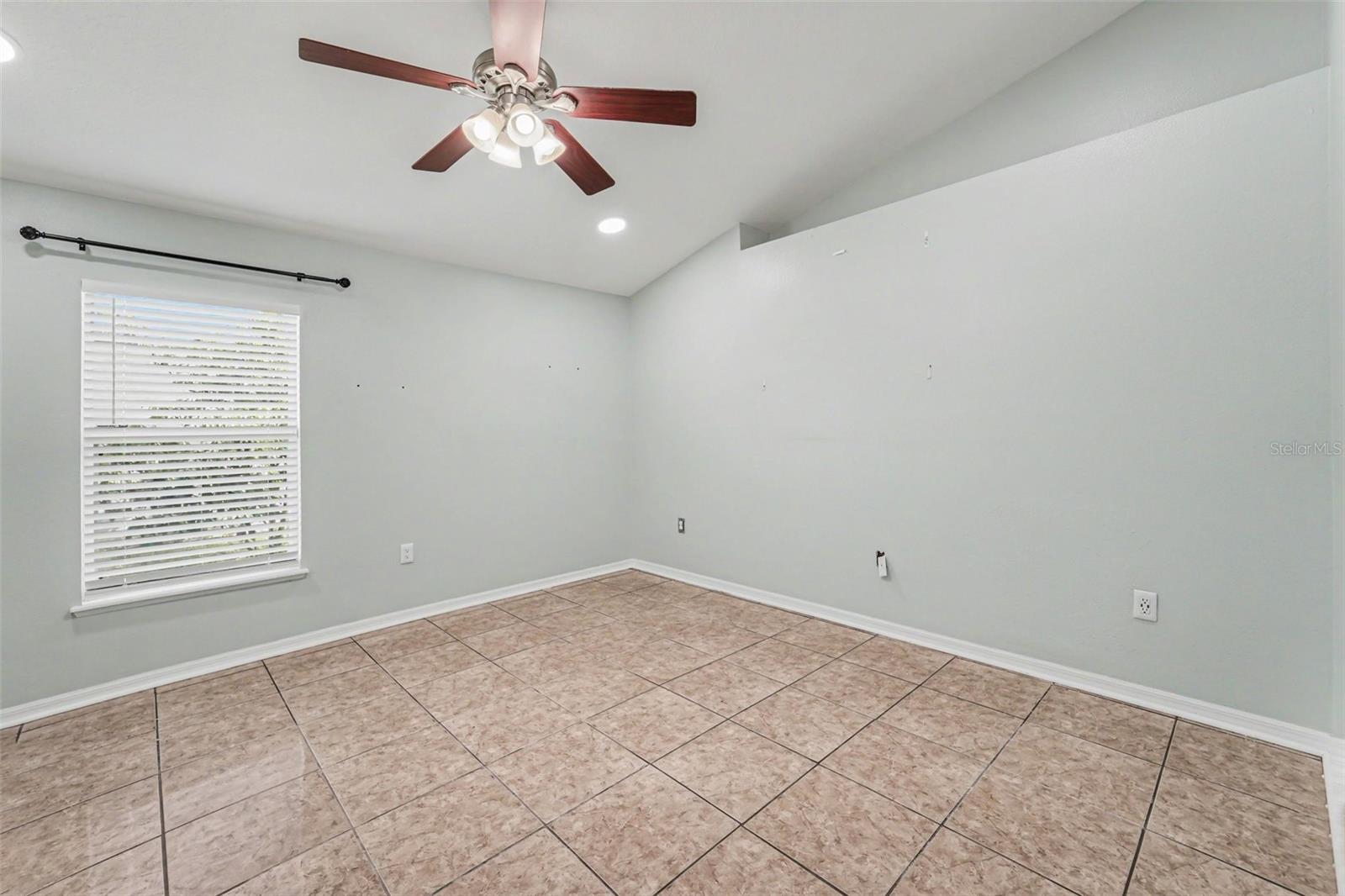 LAKE DOE COVE PH 01 48 57 - Residential