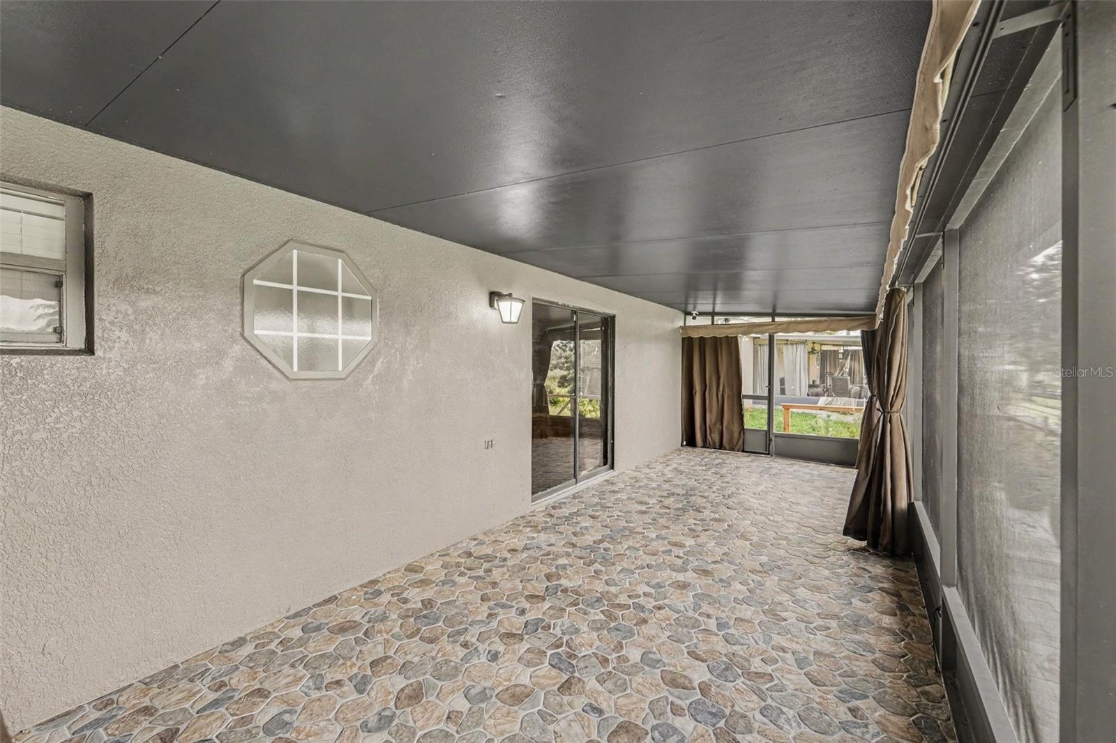 LAKE DOE COVE PH 01 48 57 - Residential