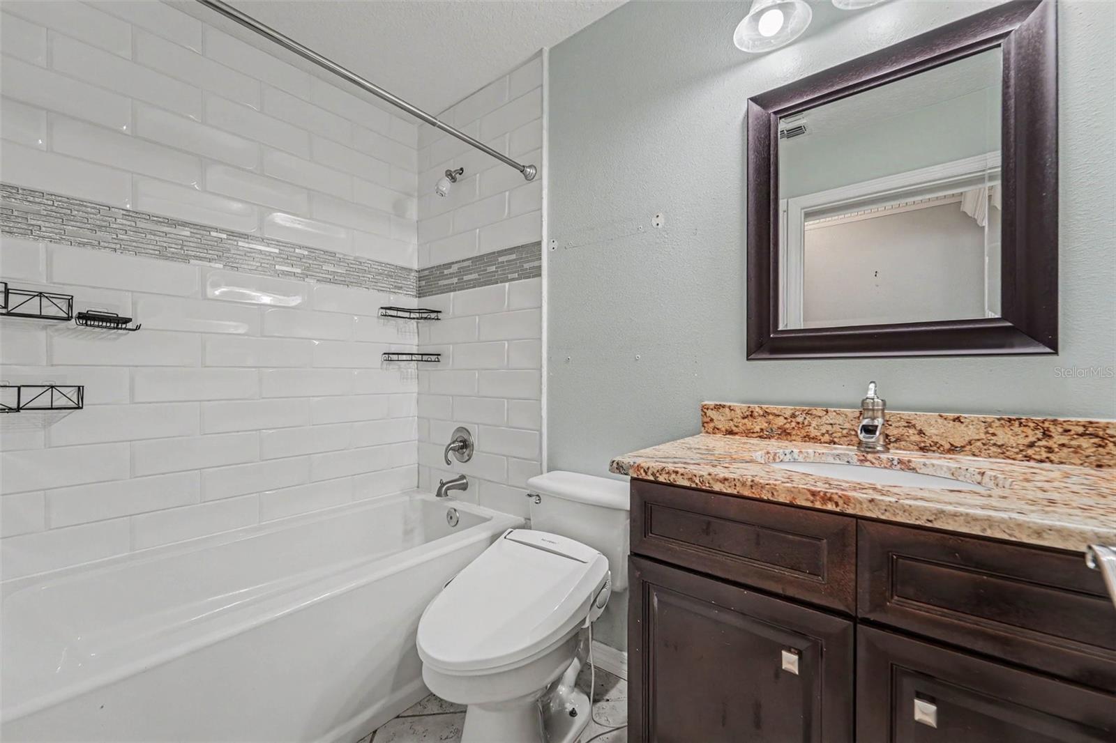 LAKE DOE COVE PH 01 48 57 - Residential