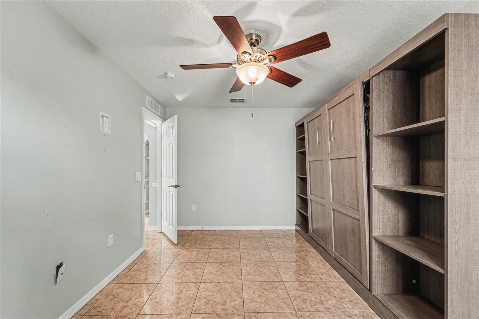 LAKE DOE COVE PH 01 48 57 - Residential